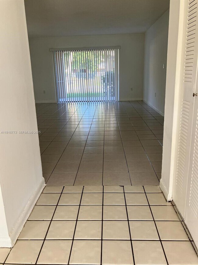 Foto del edificio - 5200 NW 31st Ave