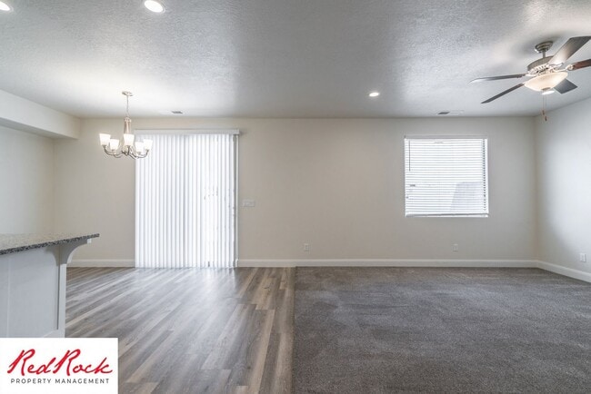 Building Photo - Modern Townhome in Desirable Hurricane Hei...