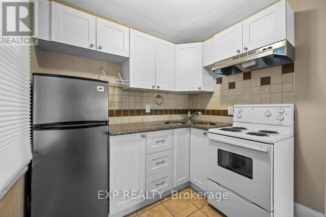 Photo du bâtiment - 128 Britannia Ave