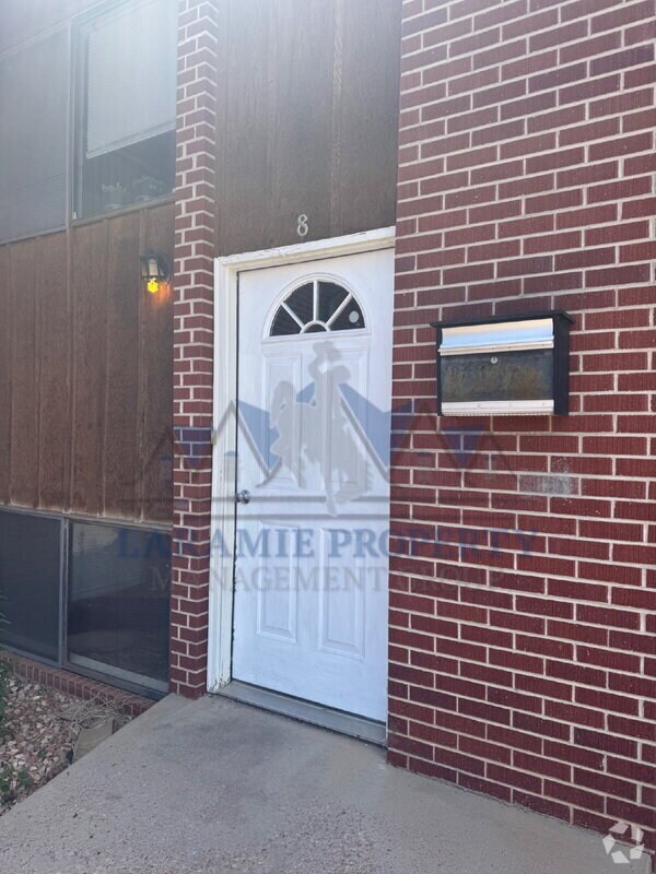 Building Photo - 714 Downey St