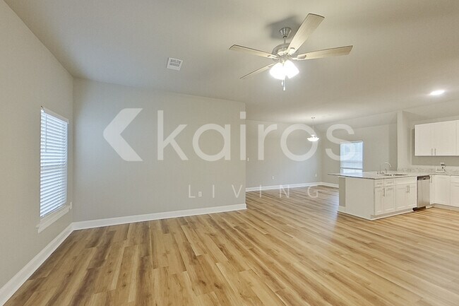 Building Photo - 13769 Pinyon Dr