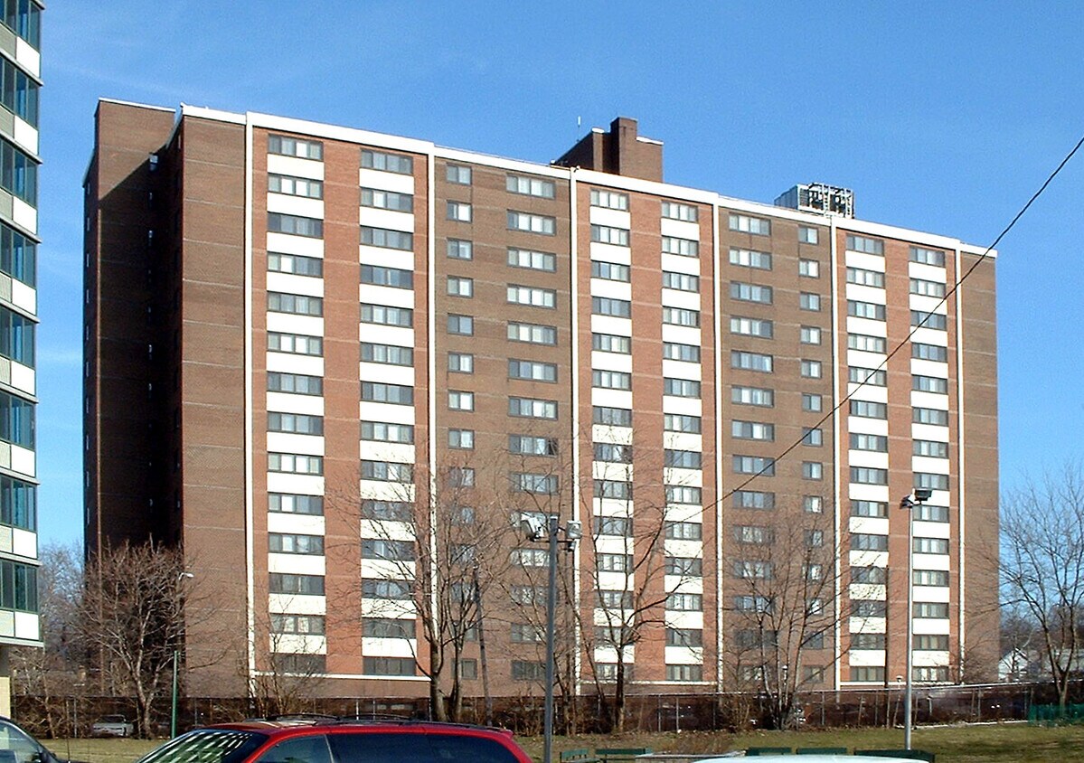 Vista desde el sudoeste - The Brookside Apartments