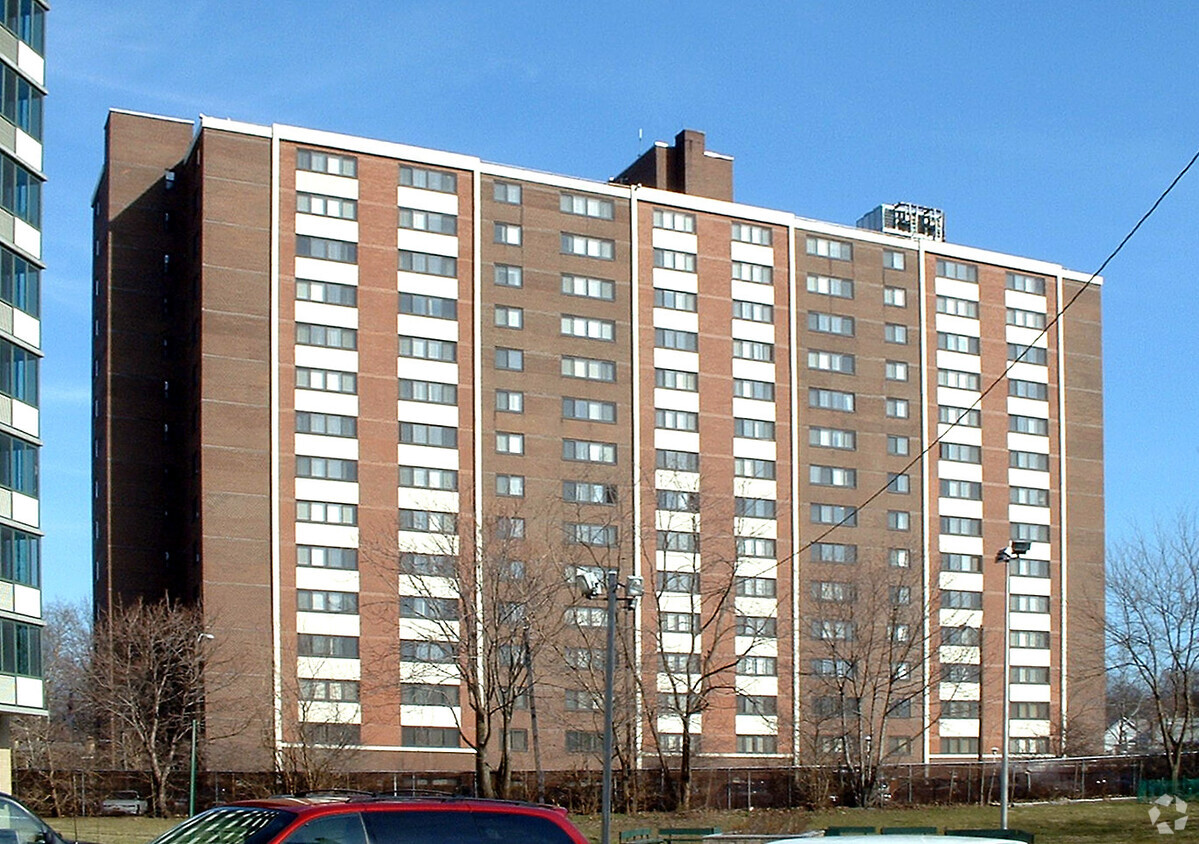 Vista desde el sudoeste - THE BROOKSIDE APARTMENTS