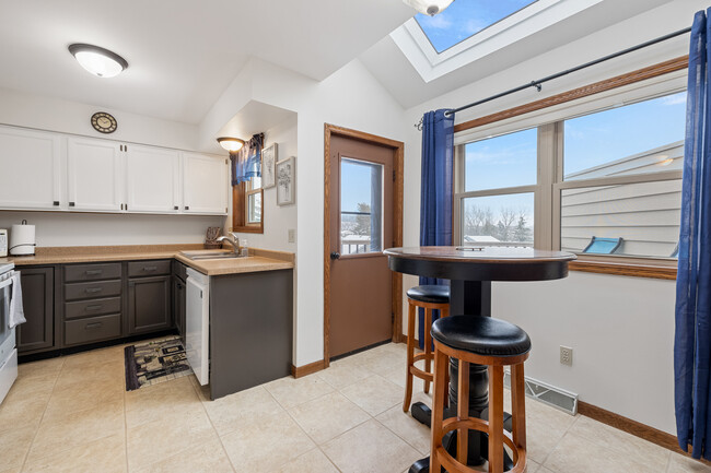 Foto del edificio - 348 Willow Grove Dr