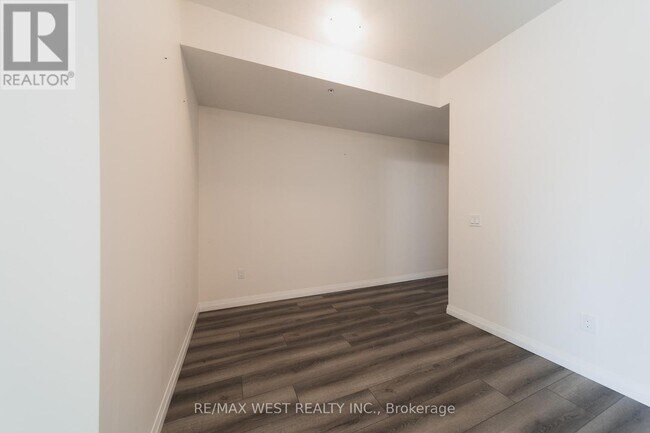 Building Photo - 108 Garment St