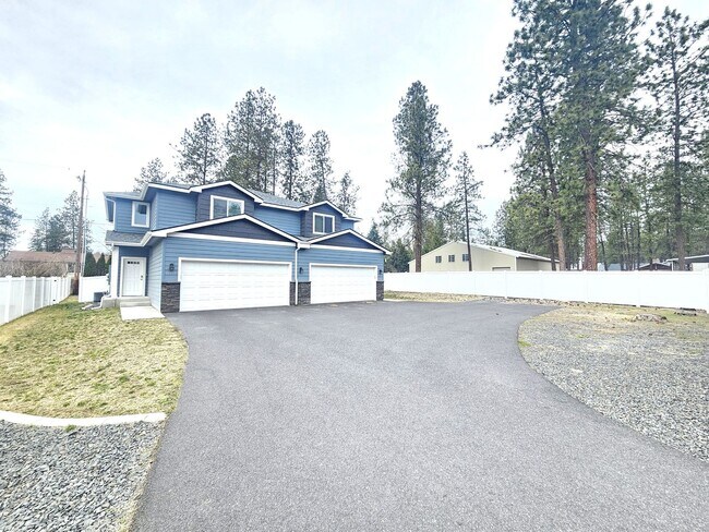 Foto del edificio - $2,150 - 3 Bed / 2.5 Bath Gorgeous Newer Built Duplex in North Spokane