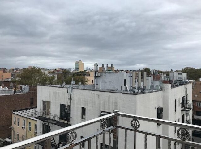 Building Photo - 949 60th St