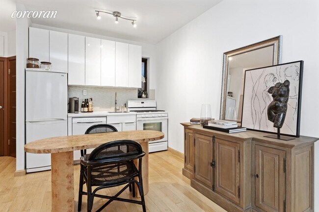 Building Photo - 5 Weehawken St