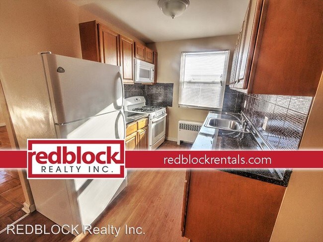 Building Photo - 1024 Levick St