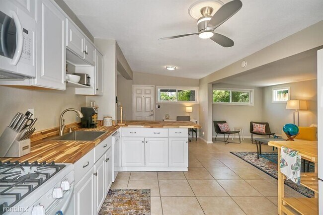 Foto del edificio - 1 br, 1 bath House - 477 E Via Colusa