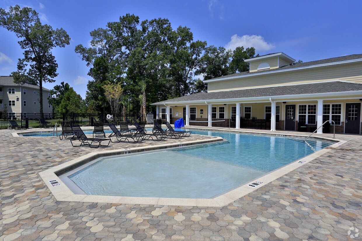 The Columns at Coldbrook Station Apartments in Port Wentworth, GA