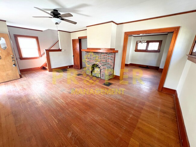 Building Photo - Amazing 3 bedroom / 1 bath house