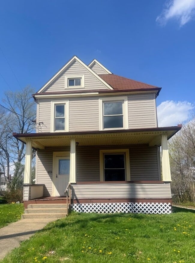 Building Photo - 413 E Maple St