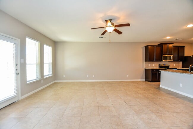Building Photo - 526 Roaring Springs Dr