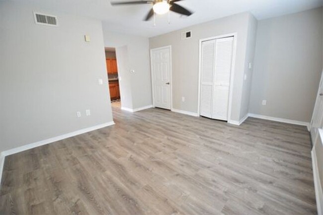 Building Photo - 3656 N Goldenrod Rd
