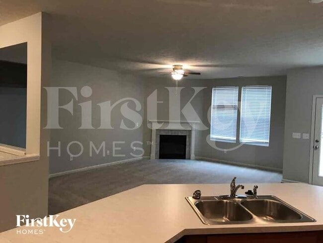 Foto del edificio - 4653 Rainwater Ln