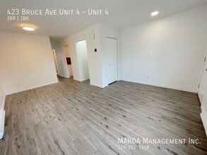Building Photo - 423 Bruce Ave