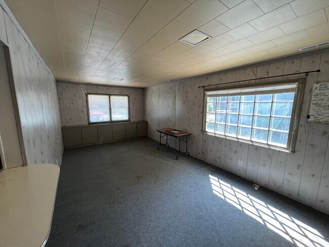 Building Photo - 1615 Jackson Rd