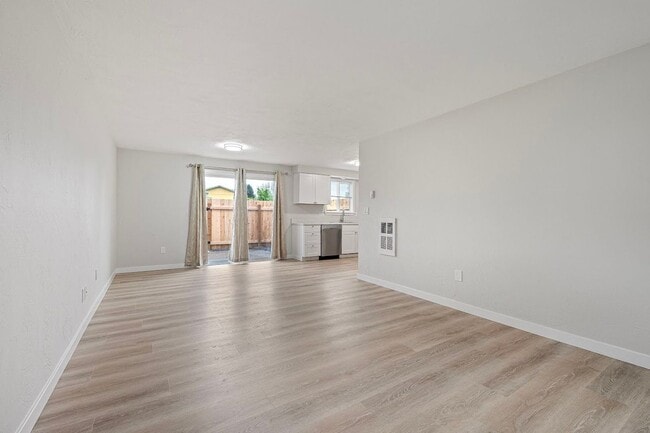 Building Photo - Newly Remodeled 2-Bedroom, 1.5-Bath Duplex In Springfield!