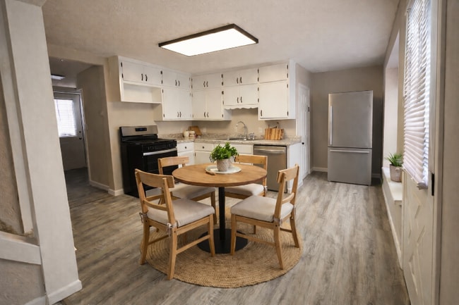 Building Photo - 108 E Cleveland St