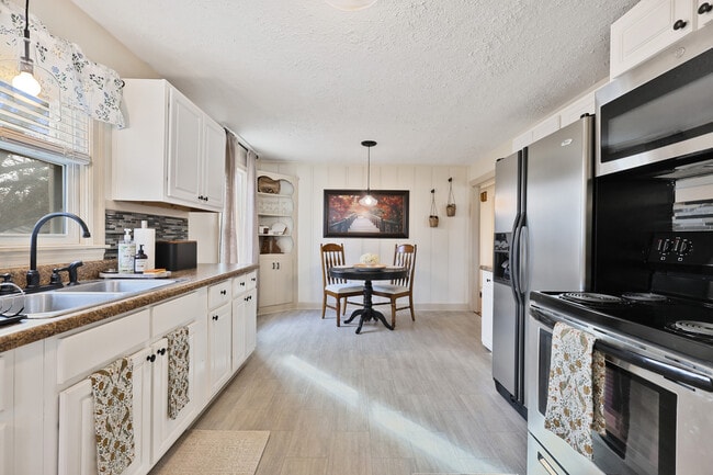 Building Photo - 1700 Kirby Dr