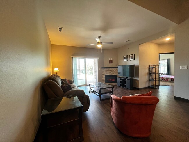 Foto del edificio - $1,500 | 2 Bedroom, 2 Bathroom CONDO | Pet...