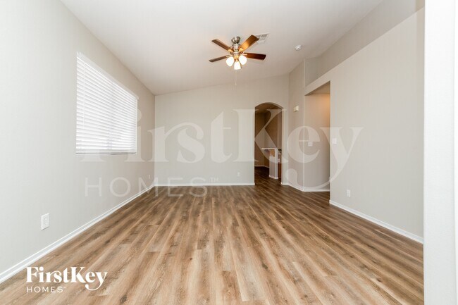 Foto del edificio - 5949 Springmist St