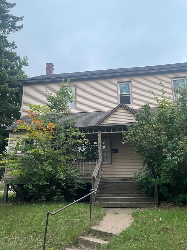 Foto principal - 660 Lake St
