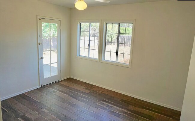 Building Photo - 15447 Lull St