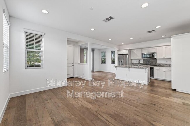 Building Photo - 480 Palisade Dr