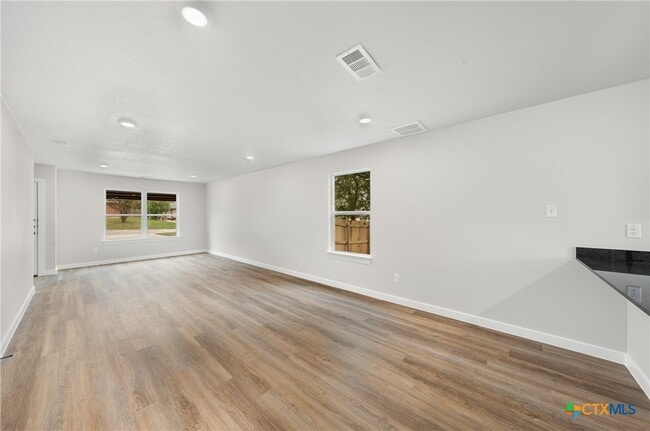 Building Photo - 323 S Burnet St