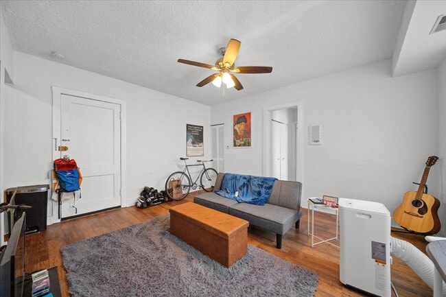 Building Photo - 3727 N Pine Grove Ave