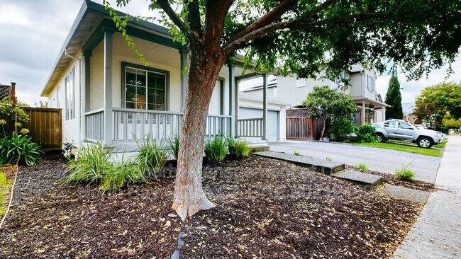 Building Photo - 181 Decanter Cir