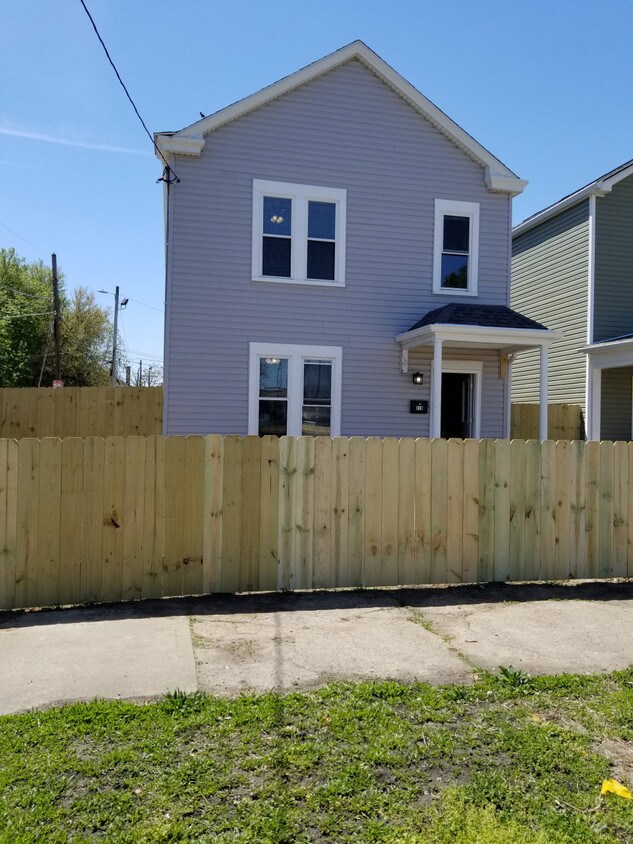 Primary Photo - 318 M Street