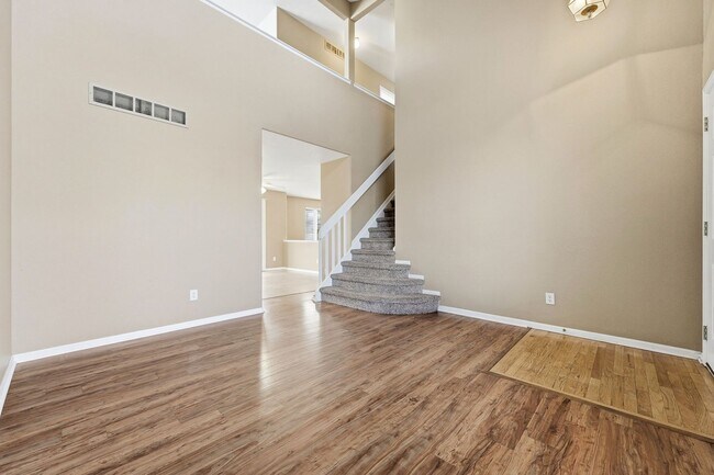 Foto del edificio - Large home in Cherry Creek School district