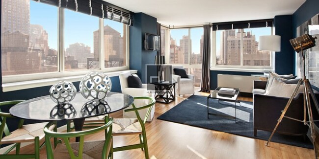 Building Photo - 66 W 38th St