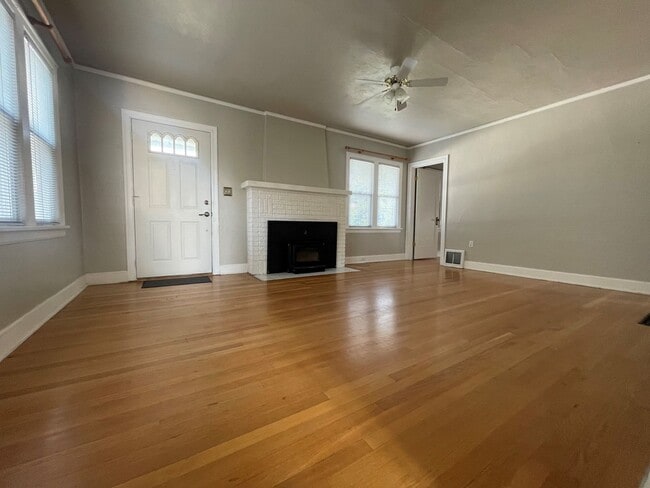 Building Photo - Now renting 2 bedroom House