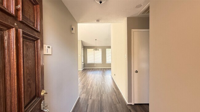 Foto del edificio - 12651 Day Hollow Ln