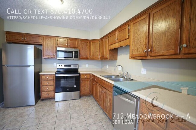 Foto del edificio - 712 Meadowbrook St