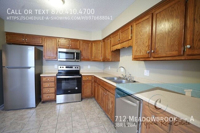 Building Photo - 712 Meadowbrook St