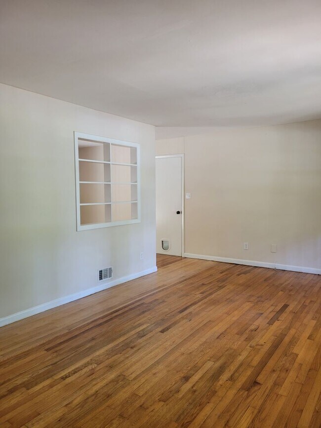 Building Photo - 3 bedroom house in Athens!