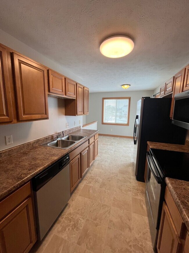 Building Photo - 7350 Mercy Ln-3bed/2bath Townhome