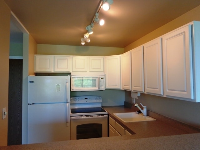 Building Photo - 5810 Oakwood Dr