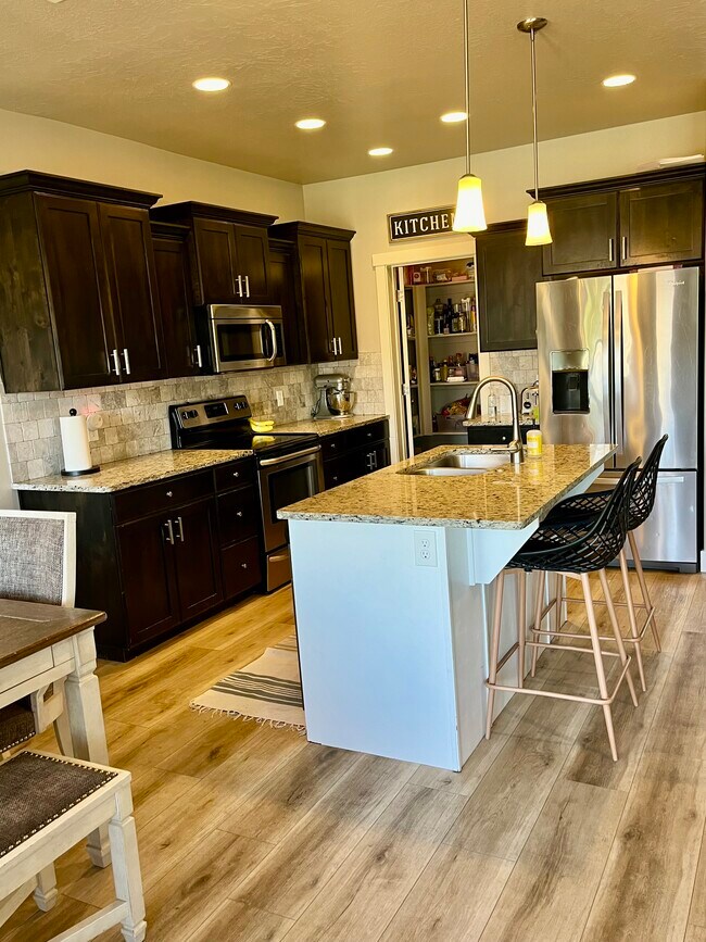 Building Photo - 404 Sage Crest Dr