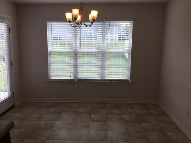 Building Photo - 2071 Longburn Drive