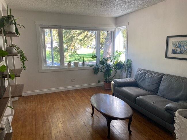 Building Photo - 413 Holland Ave