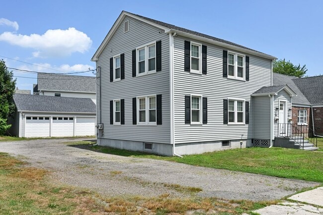 Building Photo - 232 Hillside Ave