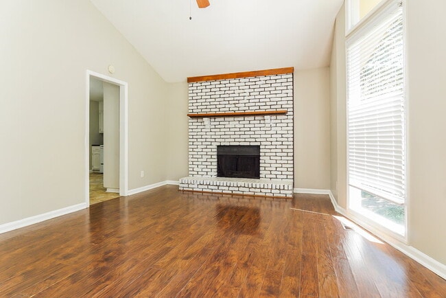 Building Photo - 20 Moonglow Dr