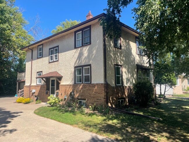 Foto del edificio - 261 Robie St W