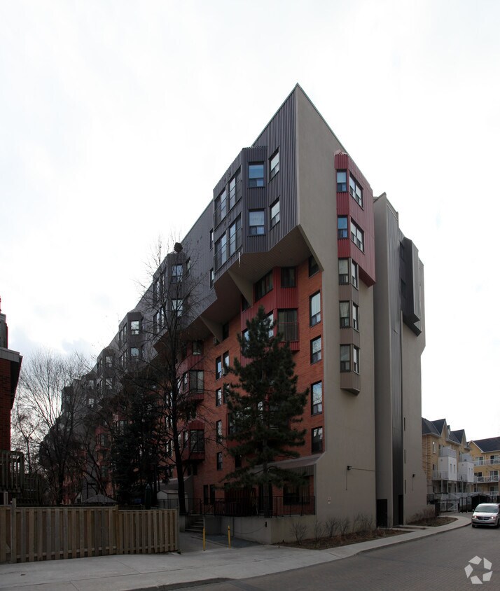 Photo du bâtiment - Hugh Garner Housing Co-Operative